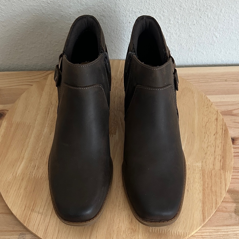 Clarks Womens Danyelle Gema Stacked Heel Booties new